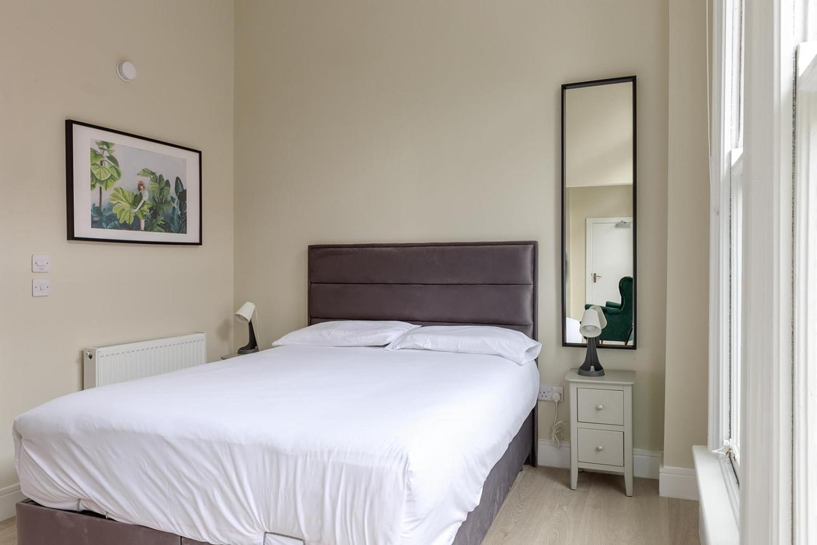 Dublin Castle Suites ภายนอก รูปภาพ